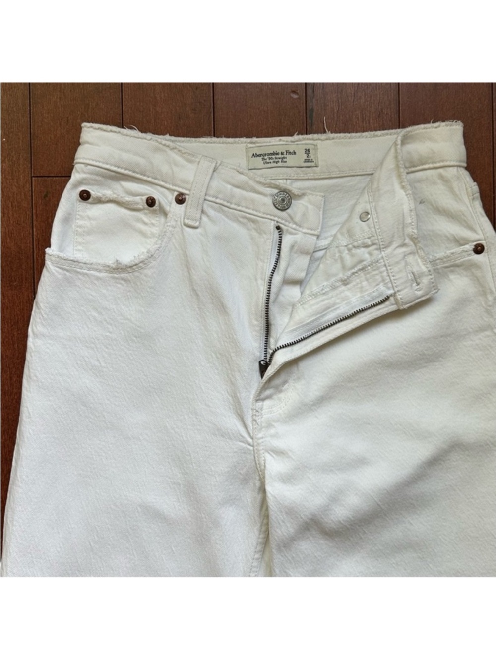 Abercrombie & Fitch White Straight-Leg Ripped Jeans - Picture 6 of 9